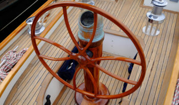 Helm classic yacht Acrospire