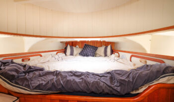 Forward cabin classic yacht Acrospire