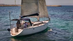 Adams Bluewater 42