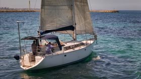 Adams Bluewater 42