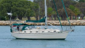Island Packet 40 ~ Solid and capable cruising yacht