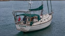 Island Packet 40 ~ Solid and capable cruising yacht