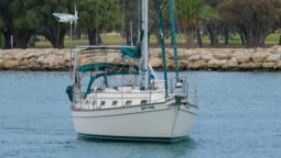 Island Packet 40 ~ Solid and capable cruising yacht
